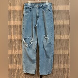 H&M ULTRA HIGH WAIST LIGHTWASHED JEANS. SIZE 10